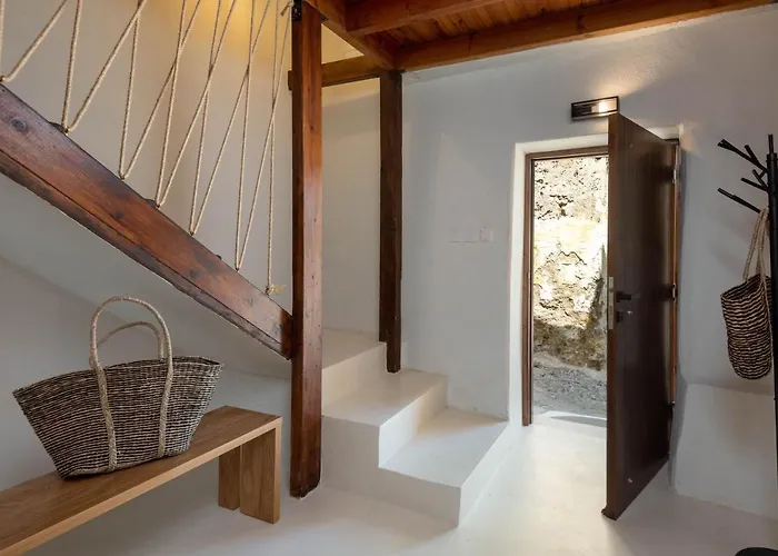 Voyaz Boutique & -old Town アパート